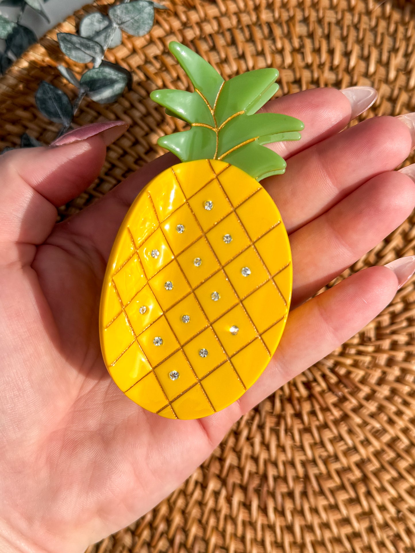Pineapple Pop Statement Claw
