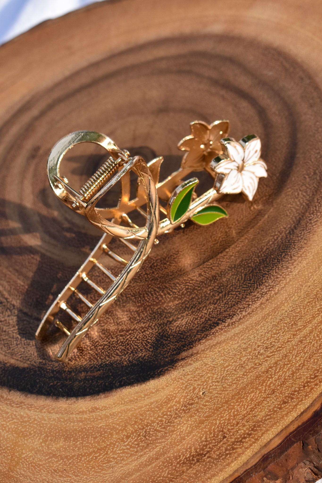 White | Gold Flower Claw