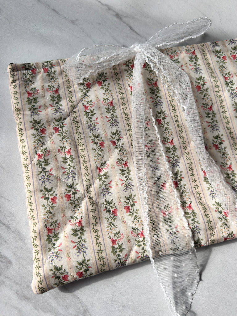 Countryside Quilted Book Sleeve