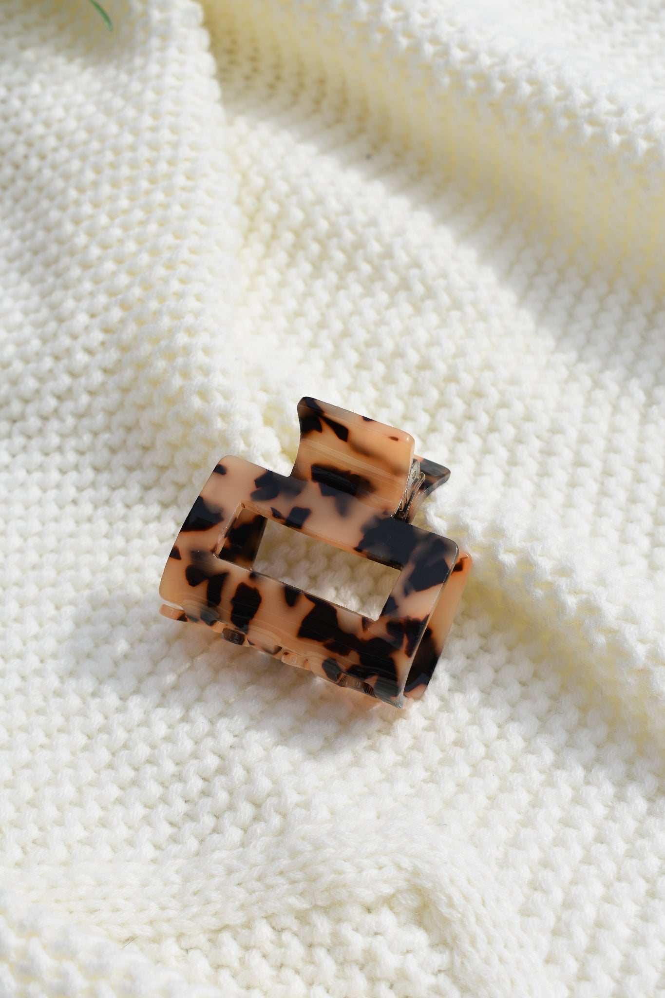 Blonde Tortoise Square Claw Clip