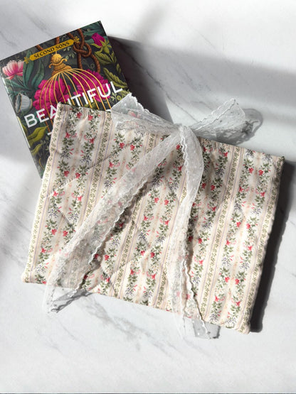 Countryside Quilted Book Sleeve