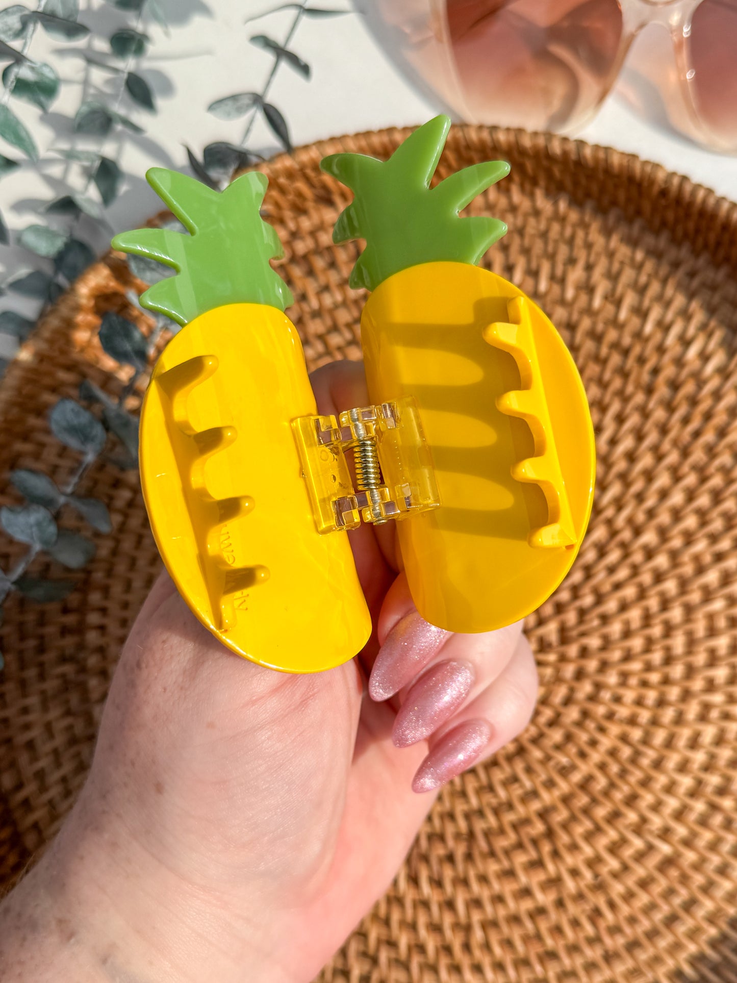 Pineapple Pop Statement Claw