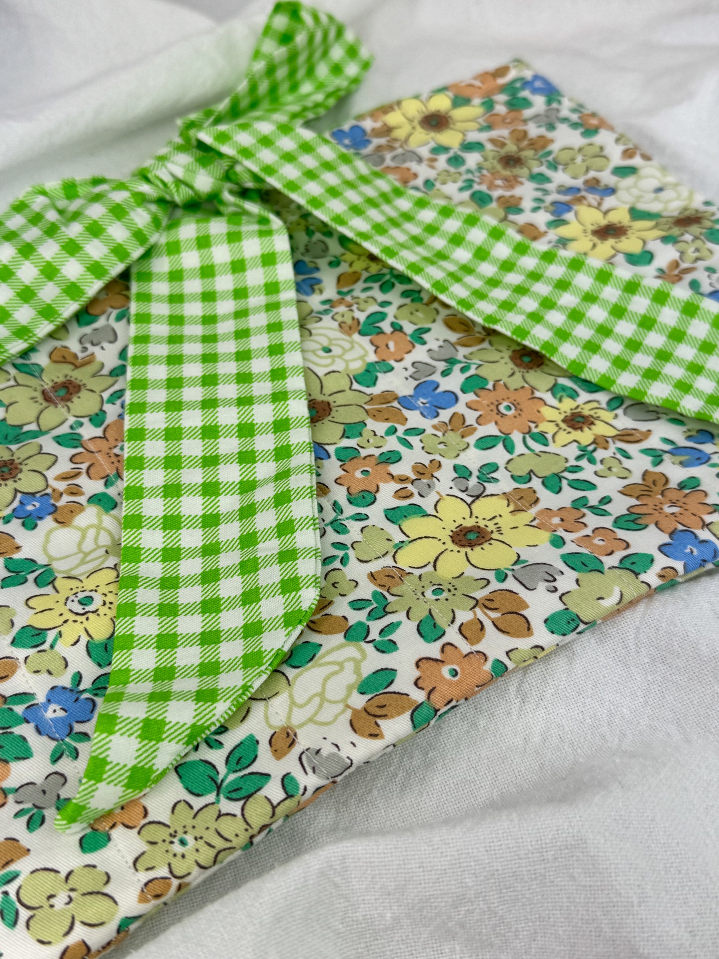 Garden Gingham Quilted Book Sleeve
