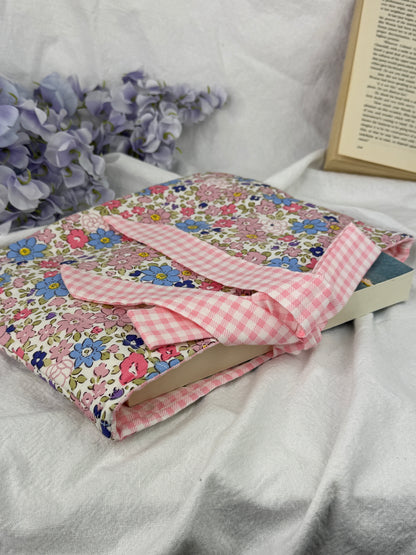 Garden Gingham Quilted Book Sleeve