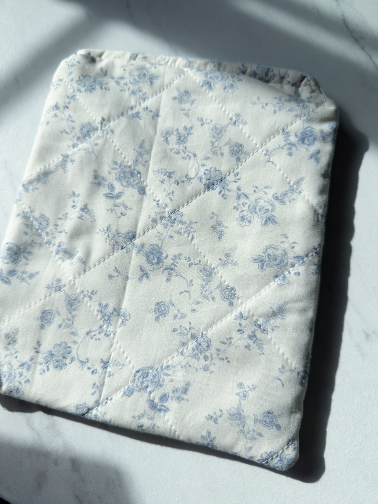 Vintage Toile Kindle Sleeve