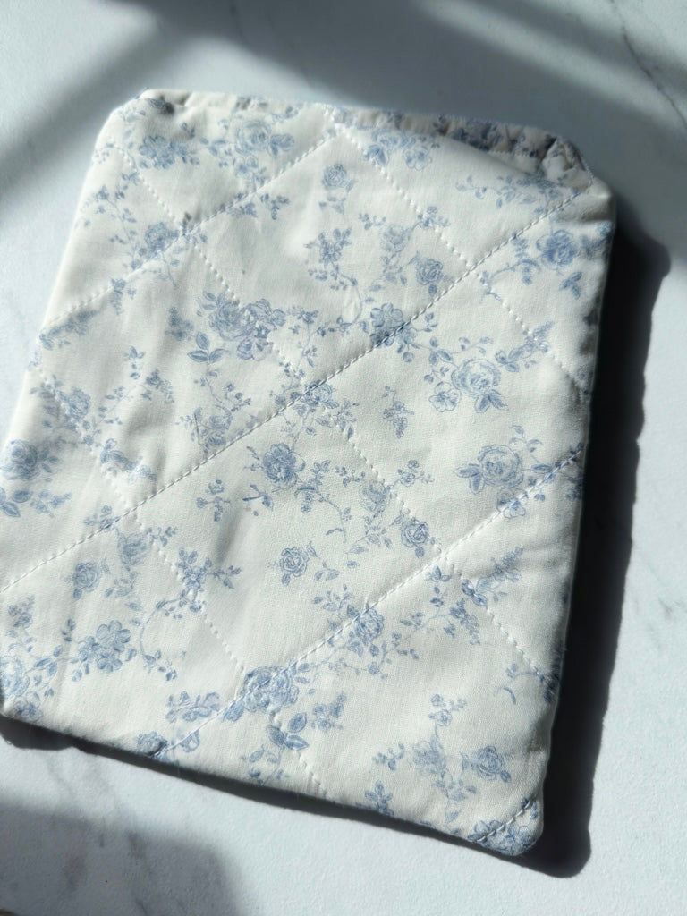 Vintage Toile Kindle Sleeve