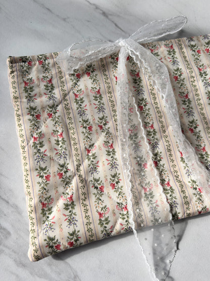 Countryside Quilted Book Sleeve