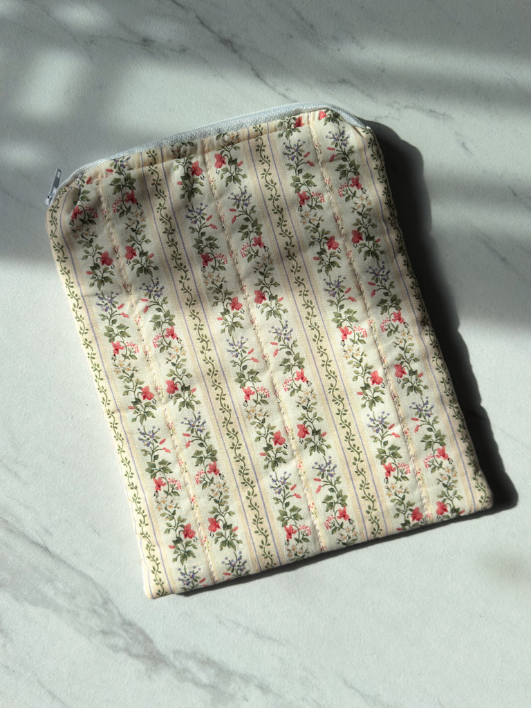 Countryside Kindle Sleeve