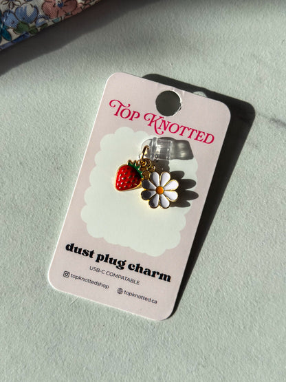 Daisy Details Kindle & USB-C Dust Plug Charm
